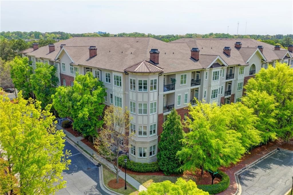 1 bedroom, 2 bathroom, 881 sq ft condominium for sale at 3635 E Paces Circle 1309, Atlanta, GA 30326 — photo 4