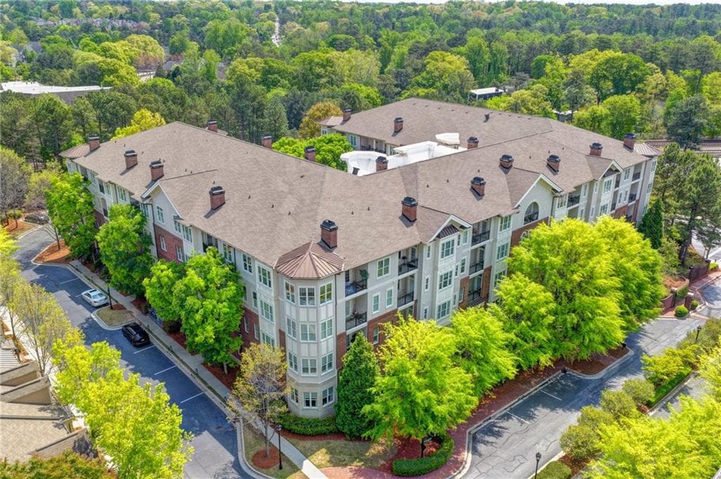 1 bedroom, 2 bathroom, 881 sq ft condominium for sale at 3635 E Paces Circle 1309, Atlanta, GA 30326 — photo 5