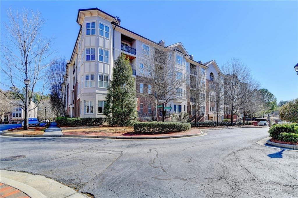 1 bedroom, 2 bathroom, 881 sq ft condominium for sale at 3635 E Paces Circle 1309, Atlanta, GA 30326 — photo 10