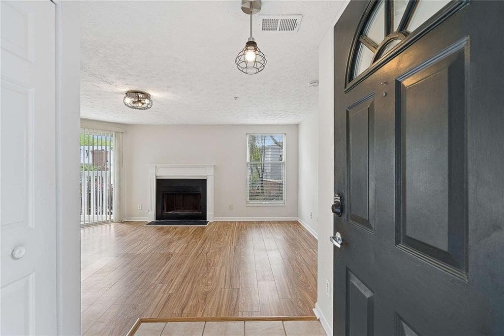 2 bedroom, 2 bathroom, 1,064 sq ft condominium for sale at 1465 Keys Crossing Drive, Brookhaven, GA 30319 — photo 2