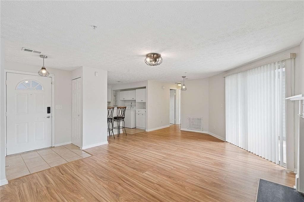 2 bedroom, 2 bathroom, 1,064 sq ft condominium for sale at 1465 Keys Crossing Drive, Brookhaven, GA 30319 — photo 6