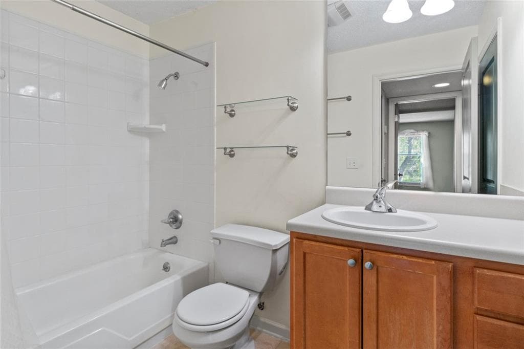 1 bedroom, 1 bathroom, 1,944 sq ft condominium for sale at 3650 Ashford Dunwoody Road 924, Atlanta, GA 30319 — photo 6