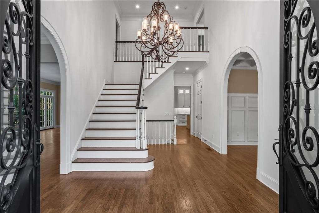 5 bedroom, 7 bathroom, 6,600 sq ft single family residence for sale at 1235 W Garmon Road, Sandy Springs, GA 30327 — photo 4