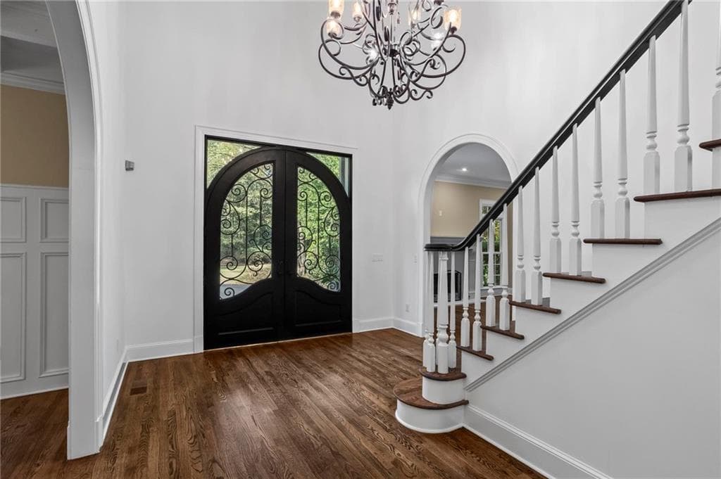 5 bedroom, 7 bathroom, 6,600 sq ft single family residence for sale at 1235 W Garmon Road, Sandy Springs, GA 30327 — photo 5