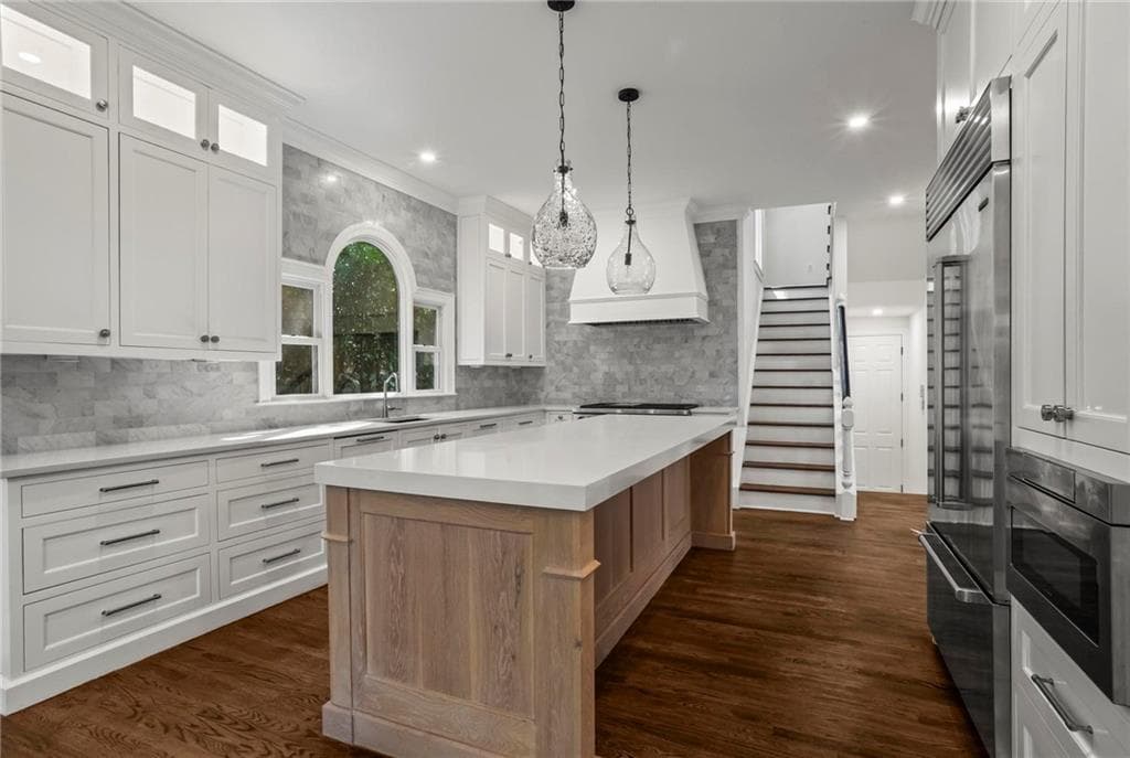 5 bedroom, 7 bathroom, 6,600 sq ft single family residence for sale at 1235 W Garmon Road, Sandy Springs, GA 30327 — photo 7