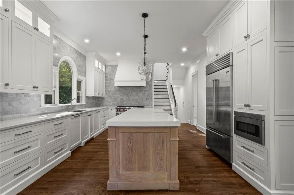 5 bedroom, 7 bathroom, 6,600 sq ft single family residence for sale at 1235 W Garmon Road, Sandy Springs, GA 30327 — photo 8