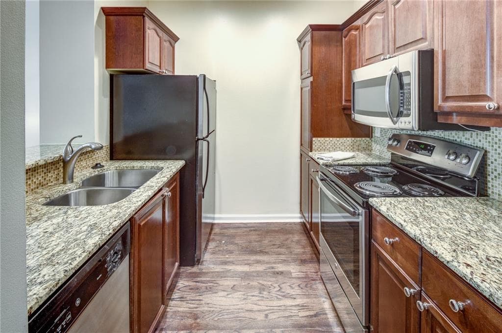 1 bedroom, 1 bathroom, 820 sq ft condominium under contract at 2509 River Green Drive 2509, Atlanta, GA 30327 — photo 6