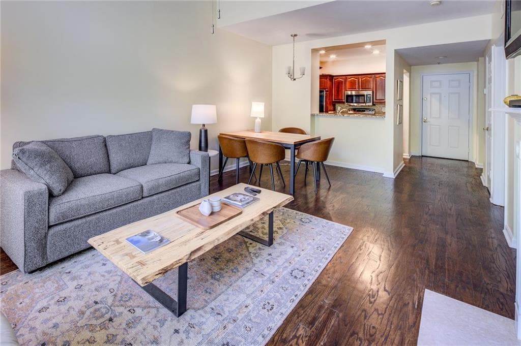 1 bedroom, 1 bathroom, 820 sq ft condominium under contract at 2509 River Green Drive 2509, Atlanta, GA 30327 — photo 8