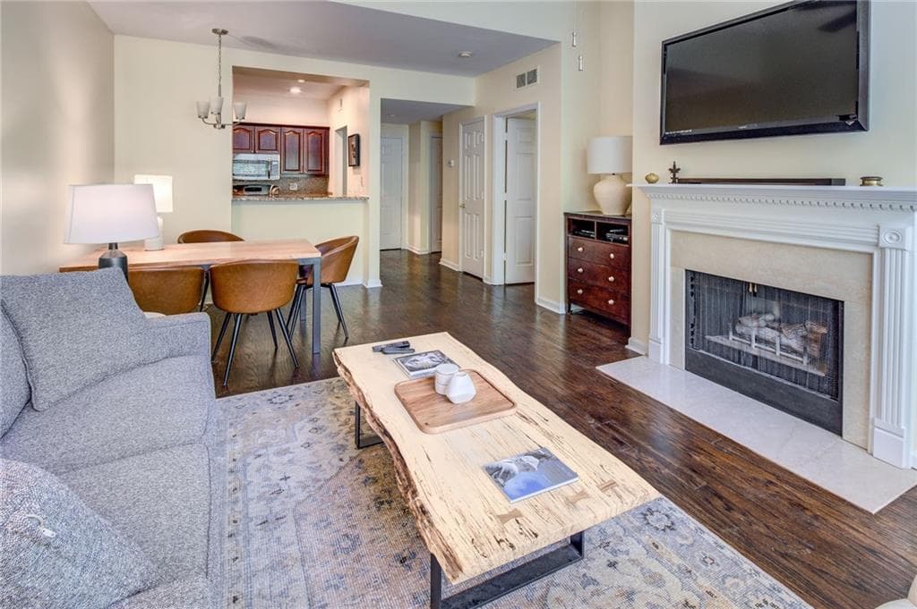 1 bedroom, 1 bathroom, 820 sq ft condominium under contract at 2509 River Green Drive 2509, Atlanta, GA 30327 — photo 9