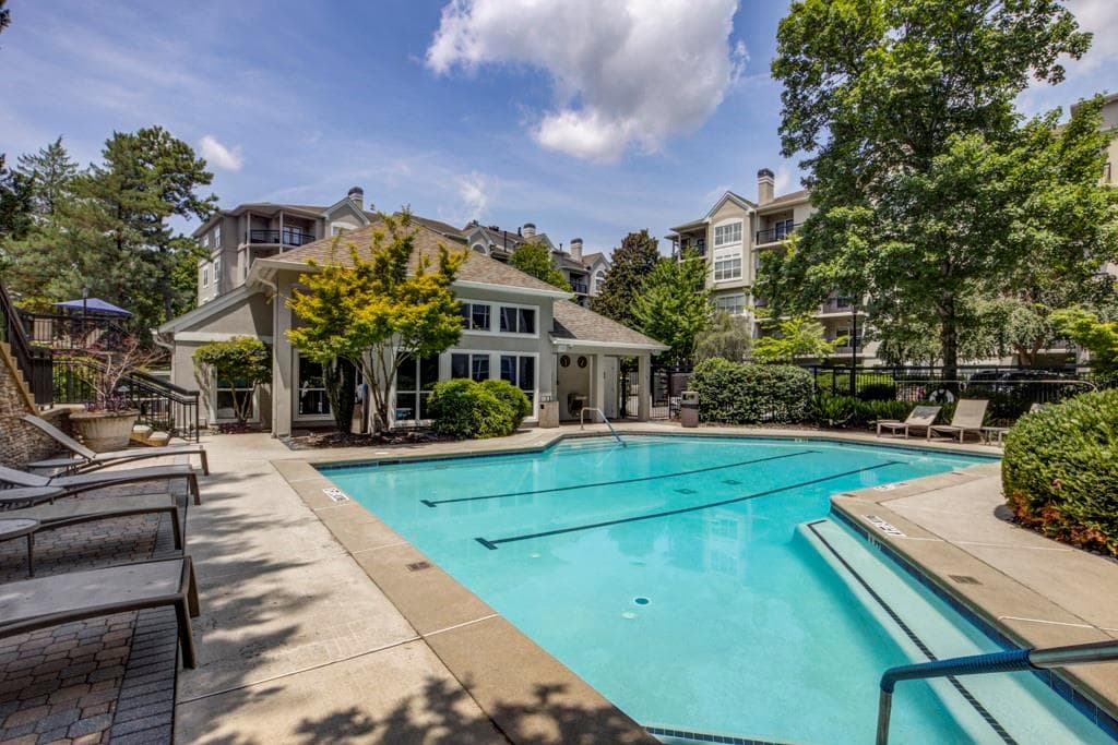 1 bedroom, 1 bathroom, 820 sq ft condominium under contract at 2509 River Green Drive 2509, Atlanta, GA 30327 — photo 2