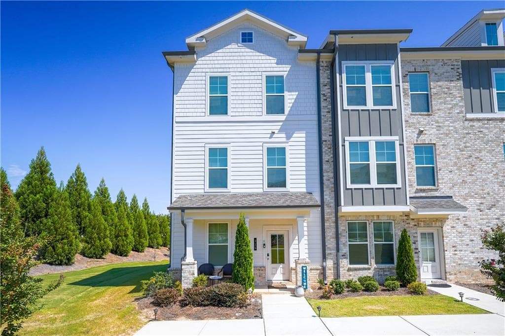 4 bedroom, 4 bathroom, 1,897 sq ft townhouse under contract at 315 Cobalt Drive, Fayetteville, GA 30214