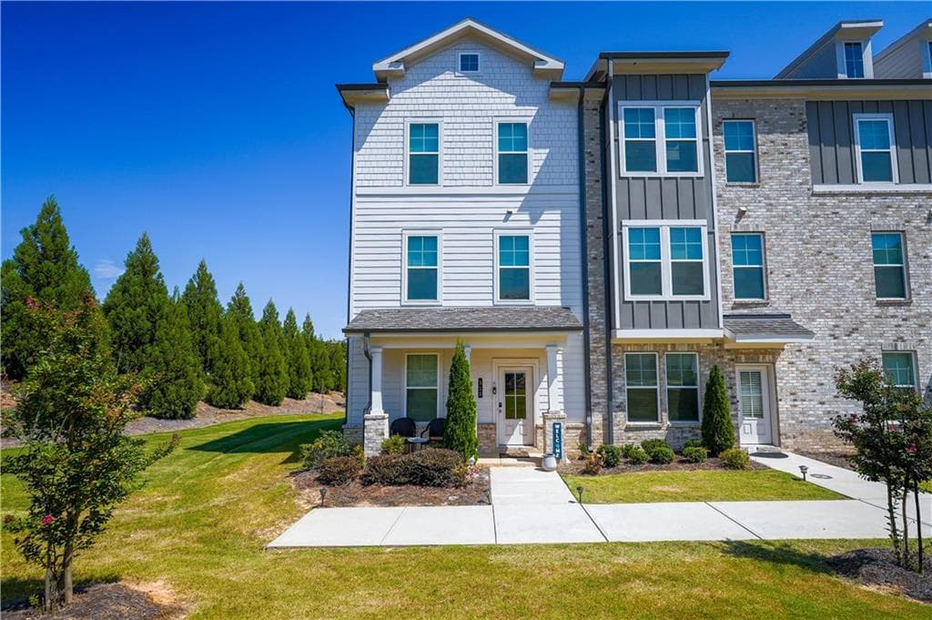 4 bedroom, 4 bathroom, 1,897 sq ft townhouse under contract at 315 Cobalt Drive, Fayetteville, GA 30214 — photo 2
