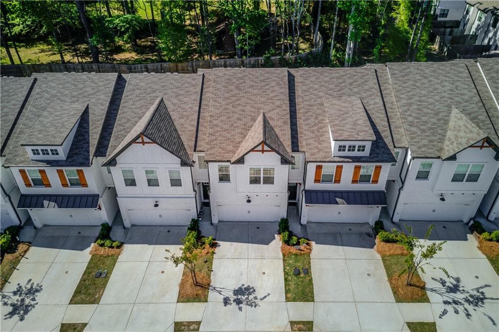 3 bedroom, 3 bathroom, 1,829 sq ft townhouse for sale at 39 Auburn Valley Way, Auburn, GA 30011 — photo 2
