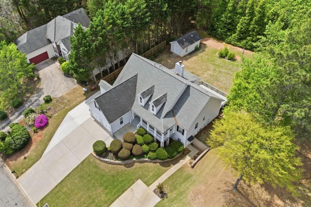 6 bedroom, 3 bathroom, 3,837 sq ft single family residence under contract at 404 Vineyard Drive, Dallas, GA 30132 — photo 2