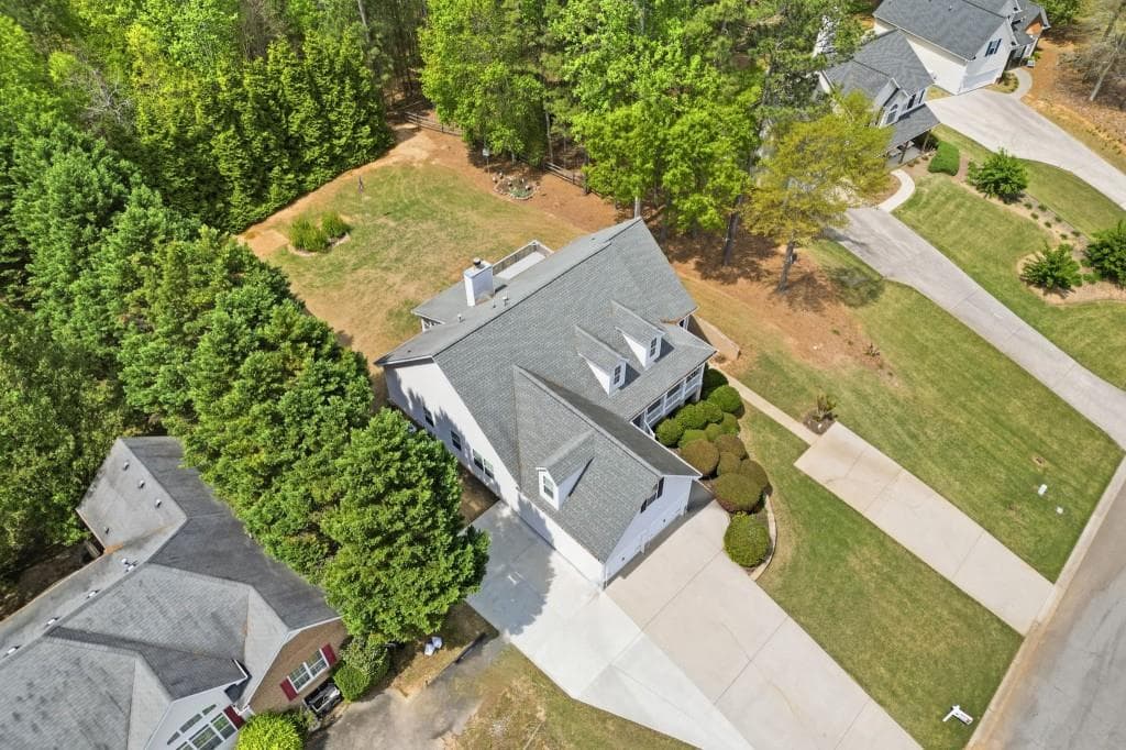 6 bedroom, 3 bathroom, 3,837 sq ft single family residence under contract at 404 Vineyard Drive, Dallas, GA 30132 — photo 3