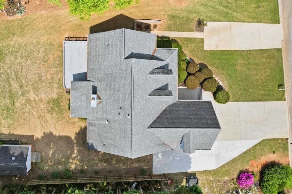 6 bedroom, 3 bathroom, 3,837 sq ft single family residence under contract at 404 Vineyard Drive, Dallas, GA 30132 — photo 4