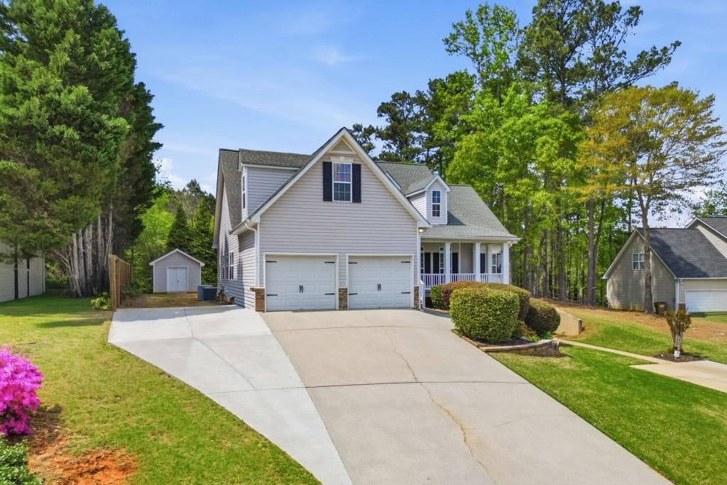 6 bedroom, 3 bathroom, 3,837 sq ft single family residence under contract at 404 Vineyard Drive, Dallas, GA 30132 — photo 5