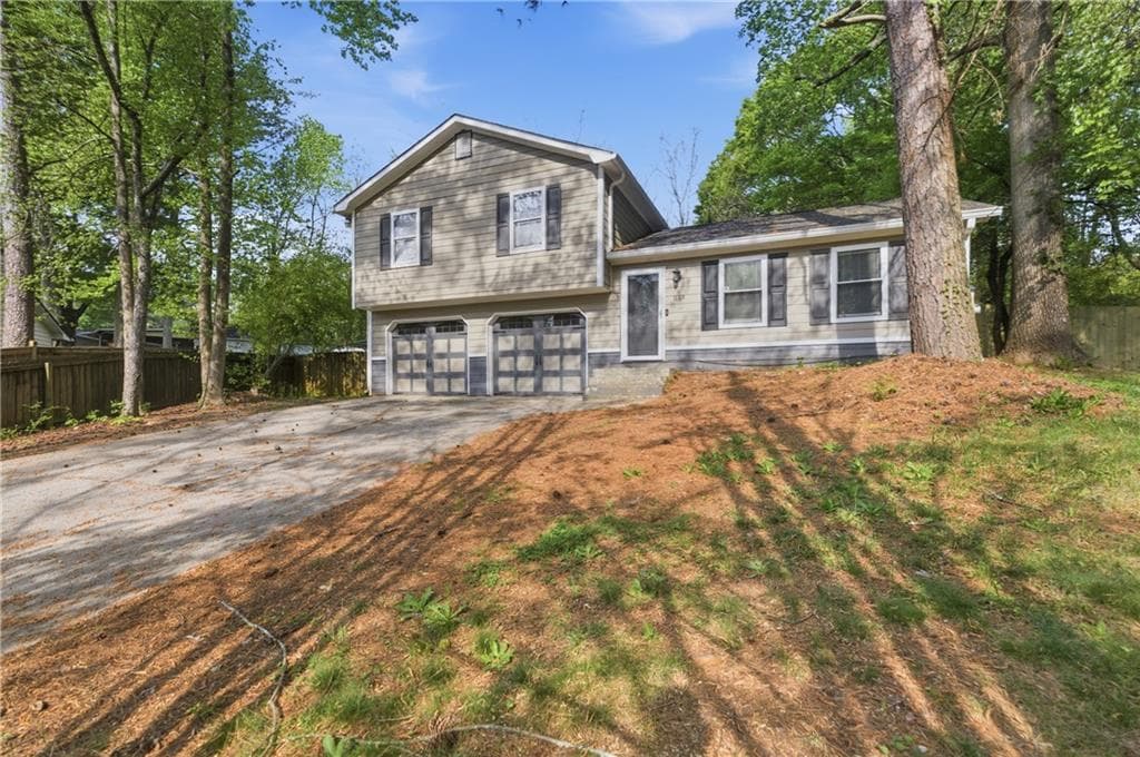 3 bedroom, 2 bathroom, 1,200 sq ft single family residence under contract at 1169 Dustin Court, Stone Mountain, GA 30088 — photo 4