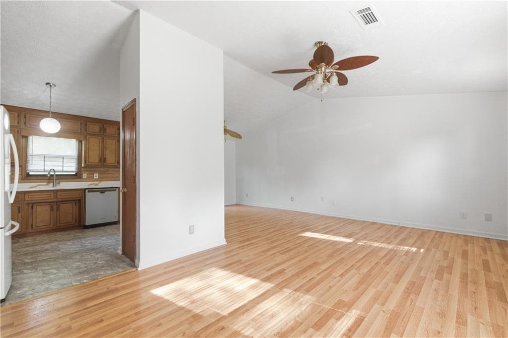 3 bedroom, 2 bathroom, 1,200 sq ft single family residence under contract at 1169 Dustin Court, Stone Mountain, GA 30088 — photo 7
