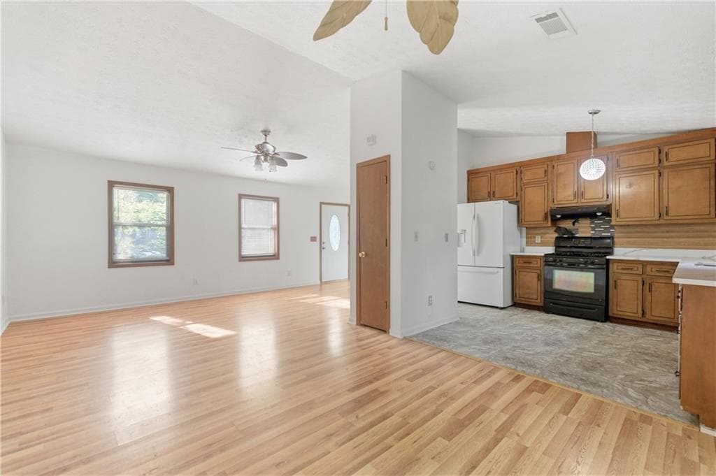 3 bedroom, 2 bathroom, 1,200 sq ft single family residence under contract at 1169 Dustin Court, Stone Mountain, GA 30088 — photo 10
