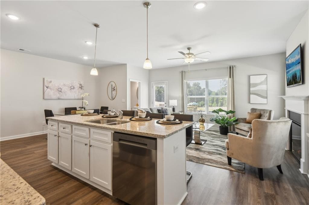 4 bedroom, 3 bathroom, 1,817 sq ft townhouse for sale at 7025 Old bridge Lane, Conyers, GA 30013 — photo 6