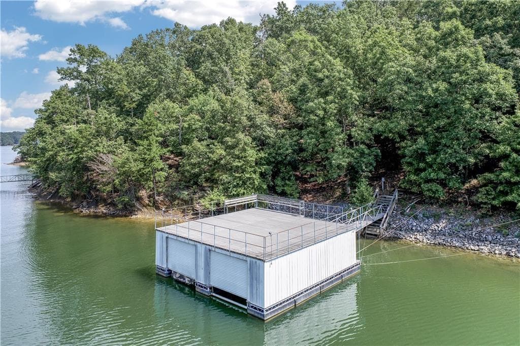 6 bedroom, 5 bathroom, 6,010 sq ft single family residence for sale at 3143 Winding Lake Drive, Gainesville, GA 30504 — photo 4