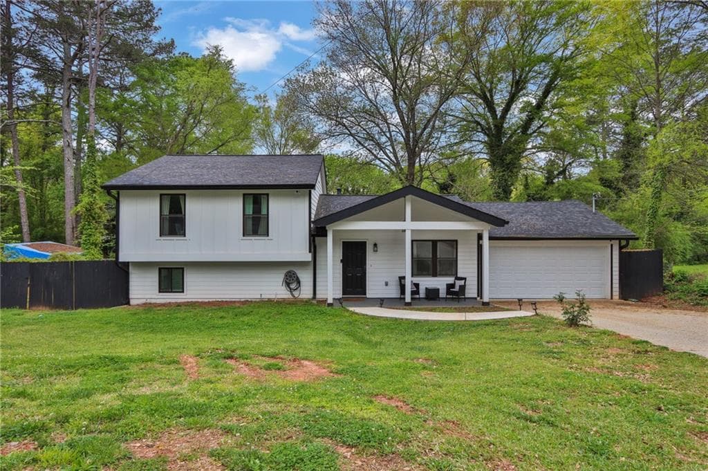 3 bedroom, 3 bathroom, 1,630 sq ft single family residence for sale at 447 Warren Road, Lawrenceville, GA 30044 — photo 2