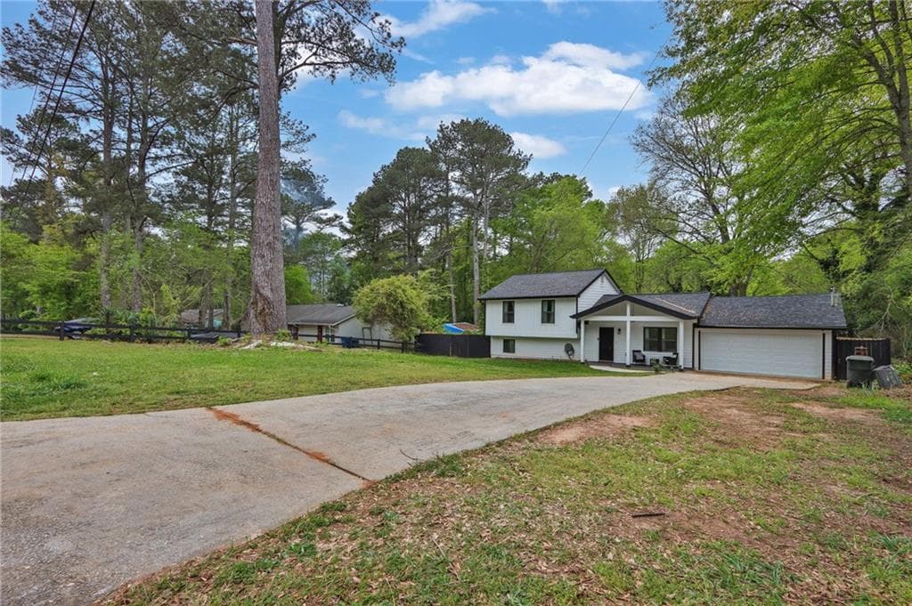 3 bedroom, 3 bathroom, 1,630 sq ft single family residence for sale at 447 Warren Road, Lawrenceville, GA 30044 — photo 3