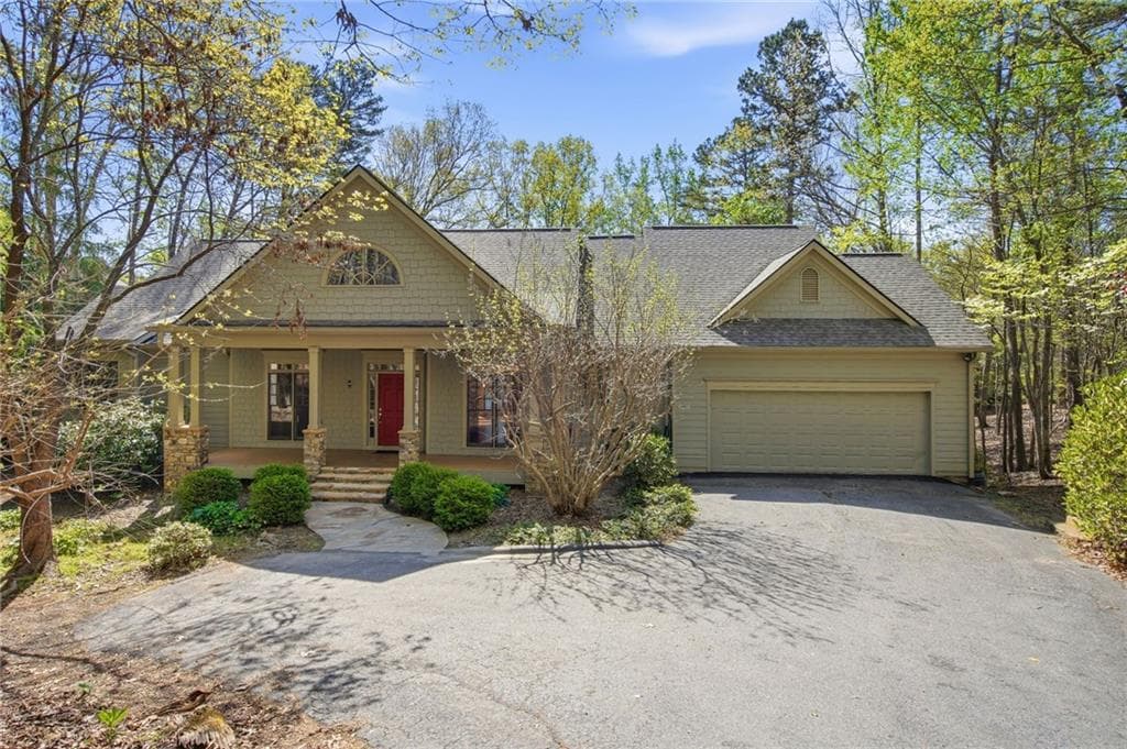 4 bedroom, 4 bathroom, 3,447 sq ft single family residence under contract at 33 Kingfisher Point, Big Canoe, GA 30143 — photo 2