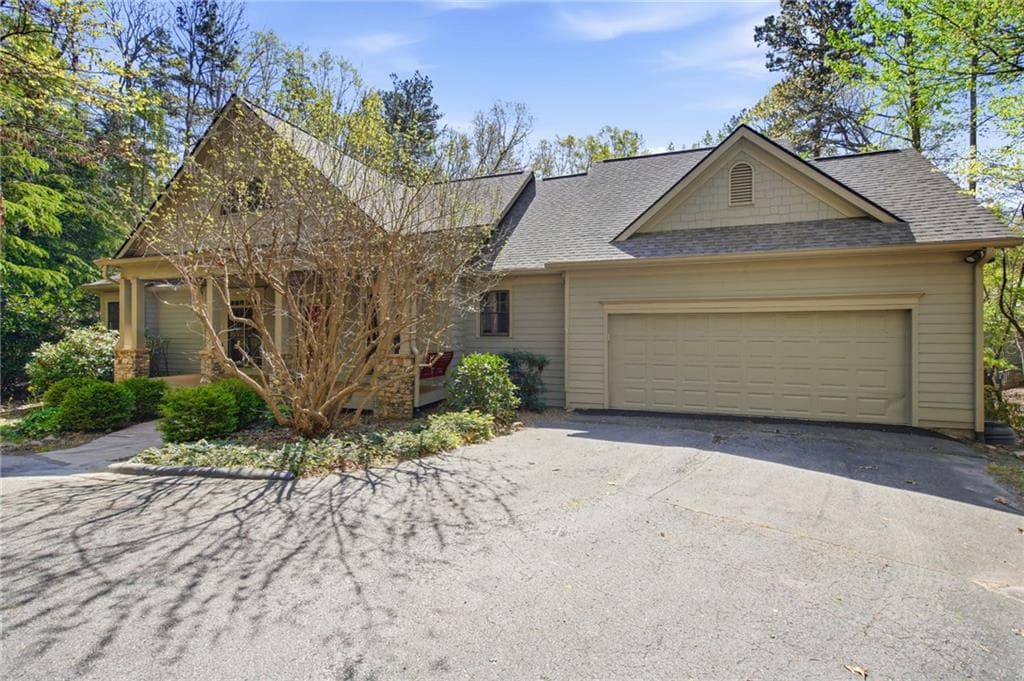 4 bedroom, 4 bathroom, 3,447 sq ft single family residence under contract at 33 Kingfisher Point, Big Canoe, GA 30143 — photo 4