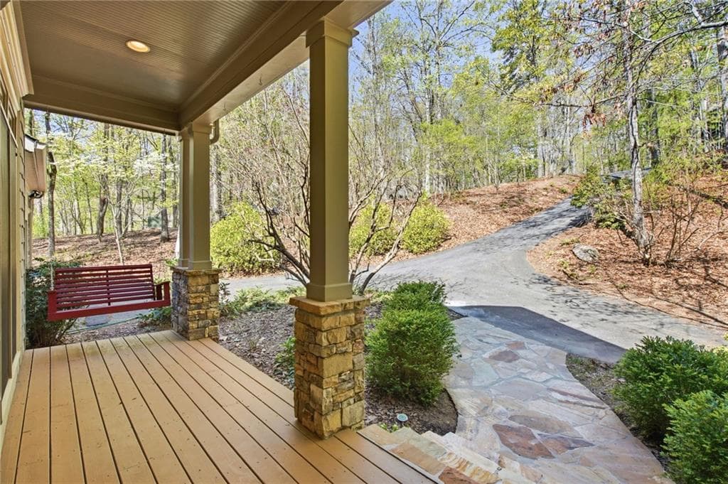 4 bedroom, 4 bathroom, 3,447 sq ft single family residence under contract at 33 Kingfisher Point, Big Canoe, GA 30143 — photo 6