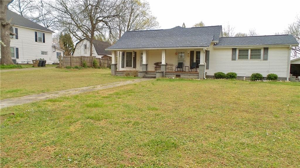 3 bedroom, 2 bathroom, 1,548 sq ft single family residence for sale at 186 Railroad Avenue, Lula, GA 30554 — photo 1 of 37