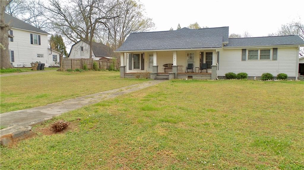 3 bedroom, 2 bathroom, 1,548 sq ft single family residence for sale at 186 Railroad Avenue, Lula, GA 30554 — photo 3