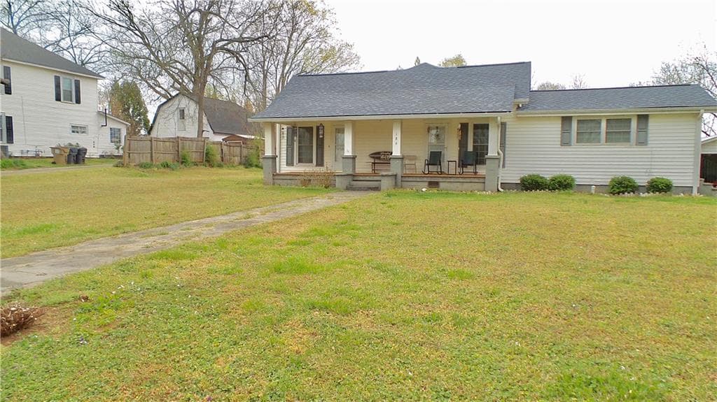 3 bedroom, 2 bathroom, 1,548 sq ft single family residence for sale at 186 Railroad Avenue, Lula, GA 30554 — photo 4