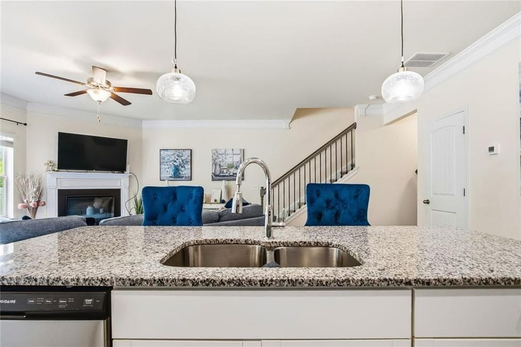 3 bedroom, 3 bathroom, 2,372 sq ft townhouse for sale at 521 Crescent Woode Way, Dallas, GA 30157 — photo 10