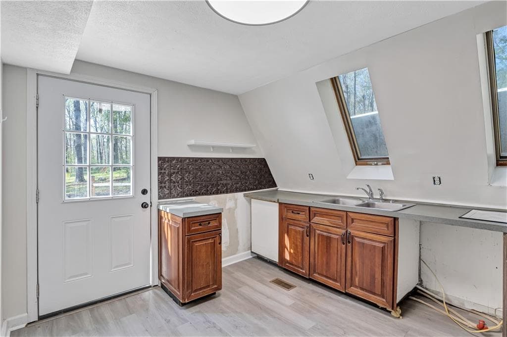 2 bedroom, 2 bathroom, 2,158 sq ft single family residence under contract at 12005A Hutcheson Ferry Road, Palmetto, GA 30268 — photo 8