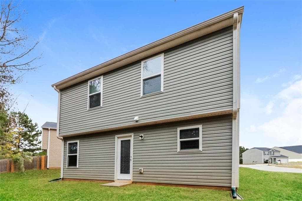 3 bedroom, 3 bathroom, 1,997 sq ft single family residence for sale at 7103 Tanger Boulevard, Riverdale, GA 30296 — photo 2