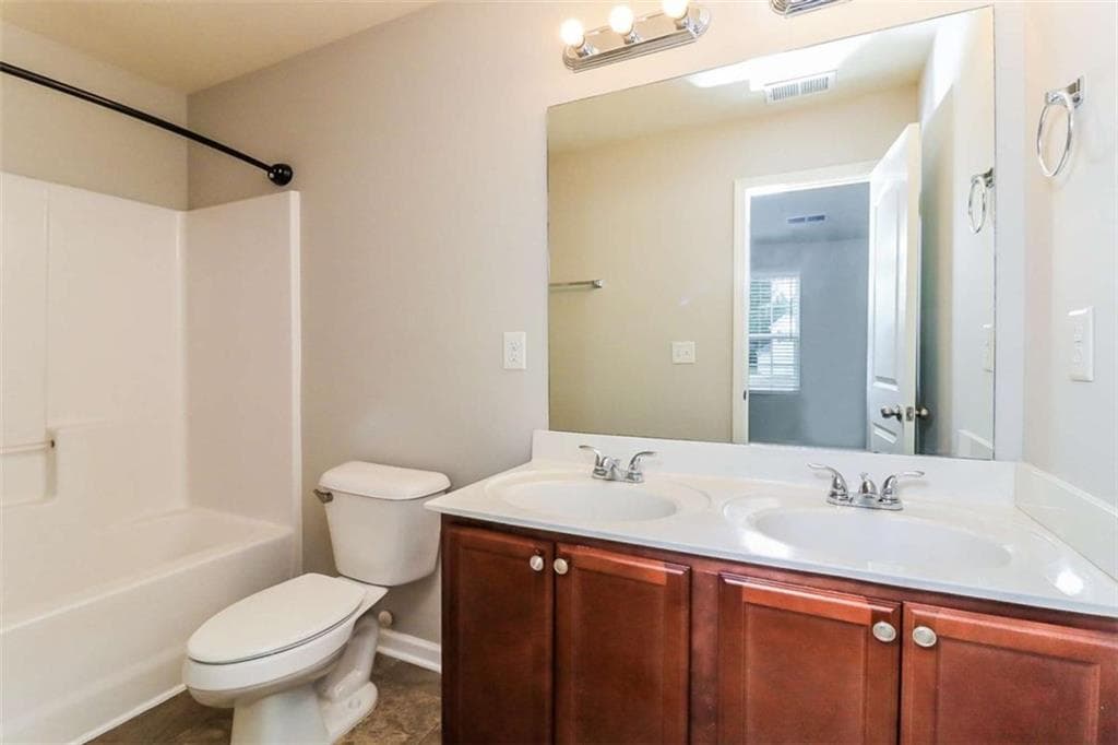 3 bedroom, 3 bathroom, 1,997 sq ft single family residence for sale at 7103 Tanger Boulevard, Riverdale, GA 30296 — photo 5