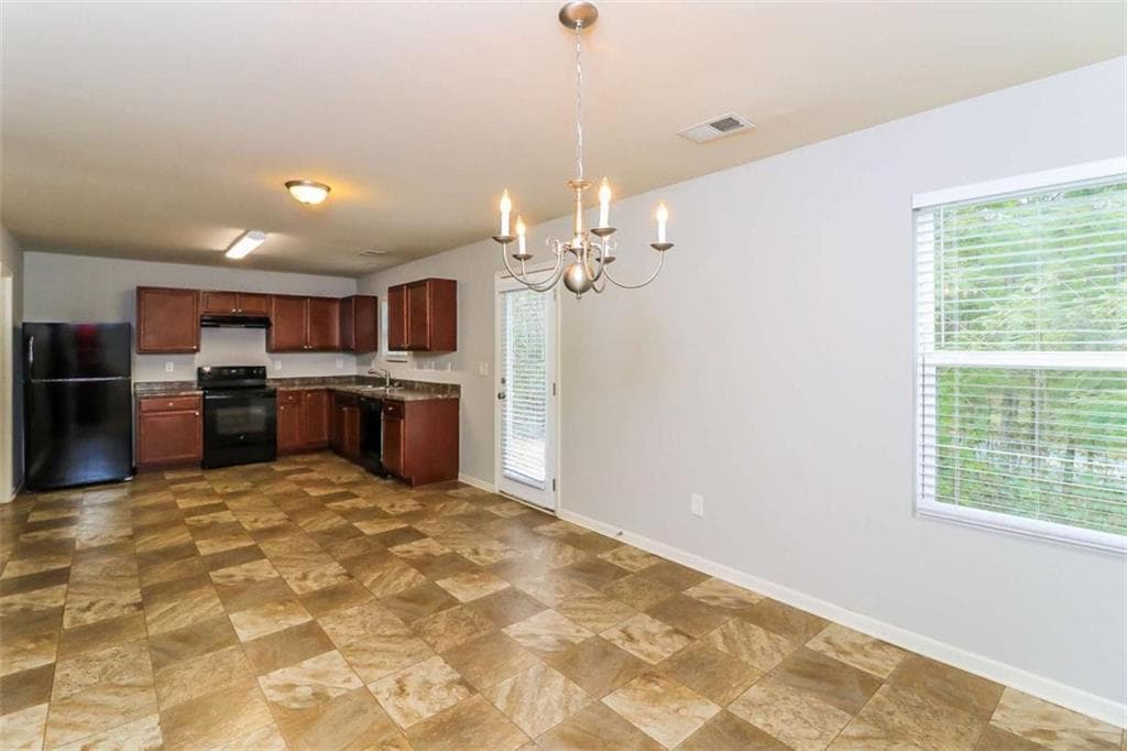 3 bedroom, 3 bathroom, 1,997 sq ft single family residence for sale at 7103 Tanger Boulevard, Riverdale, GA 30296 — photo 7