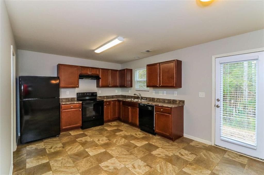 3 bedroom, 3 bathroom, 1,997 sq ft single family residence for sale at 7103 Tanger Boulevard, Riverdale, GA 30296 — photo 8