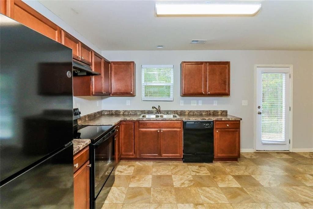 3 bedroom, 3 bathroom, 1,997 sq ft single family residence for sale at 7103 Tanger Boulevard, Riverdale, GA 30296 — photo 9