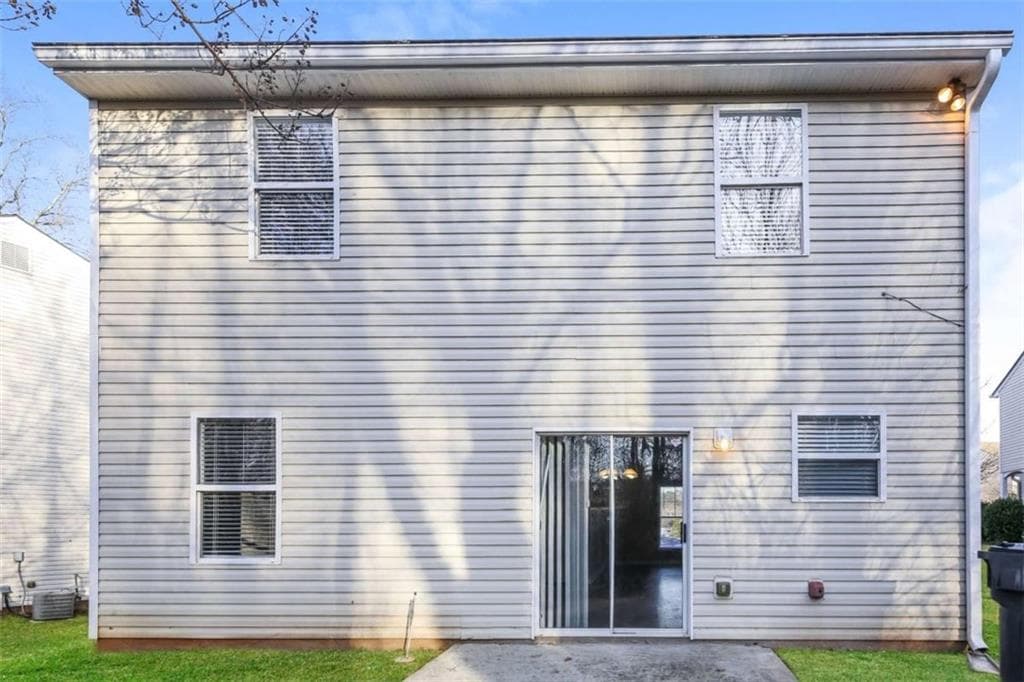4 bedroom, 3 bathroom, 2,000 sq ft single family residence for sale at 373 Marsh Lake Road, Lawrenceville, GA 30045 — photo 2