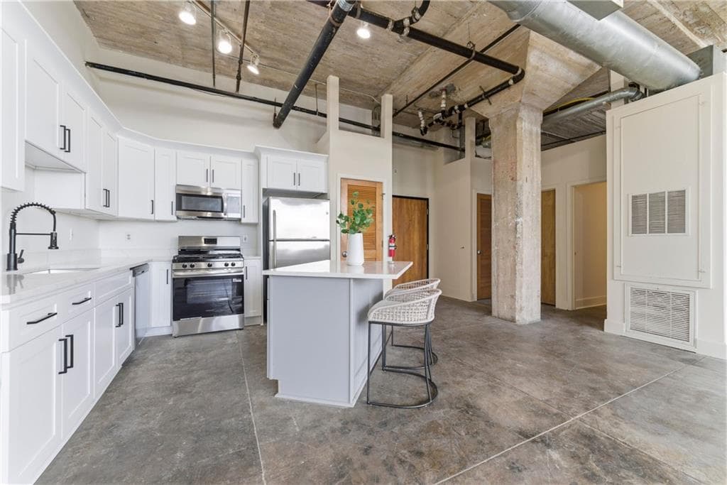 1 bedroom, 1 bathroom, 1,222 sq ft condominium for sale at 505 Whitehall Street 307, Atlanta, GA 30303 — photo 2