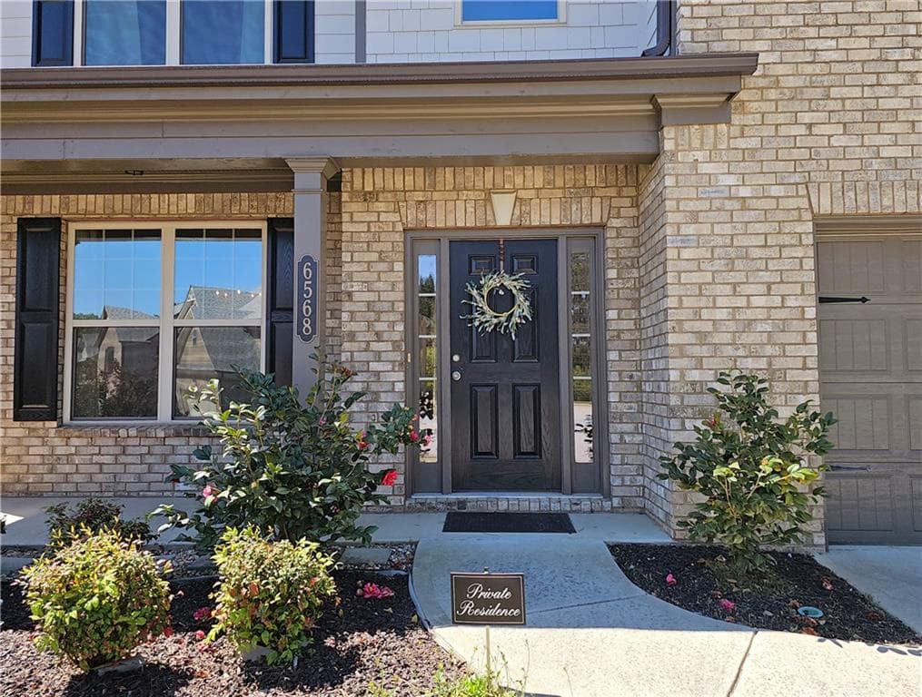 5 bedroom, 3 bathroom, 2,594 sq ft single family residence for sale at 6568 Panasa Court, Tucker, GA 30084 — photo 2