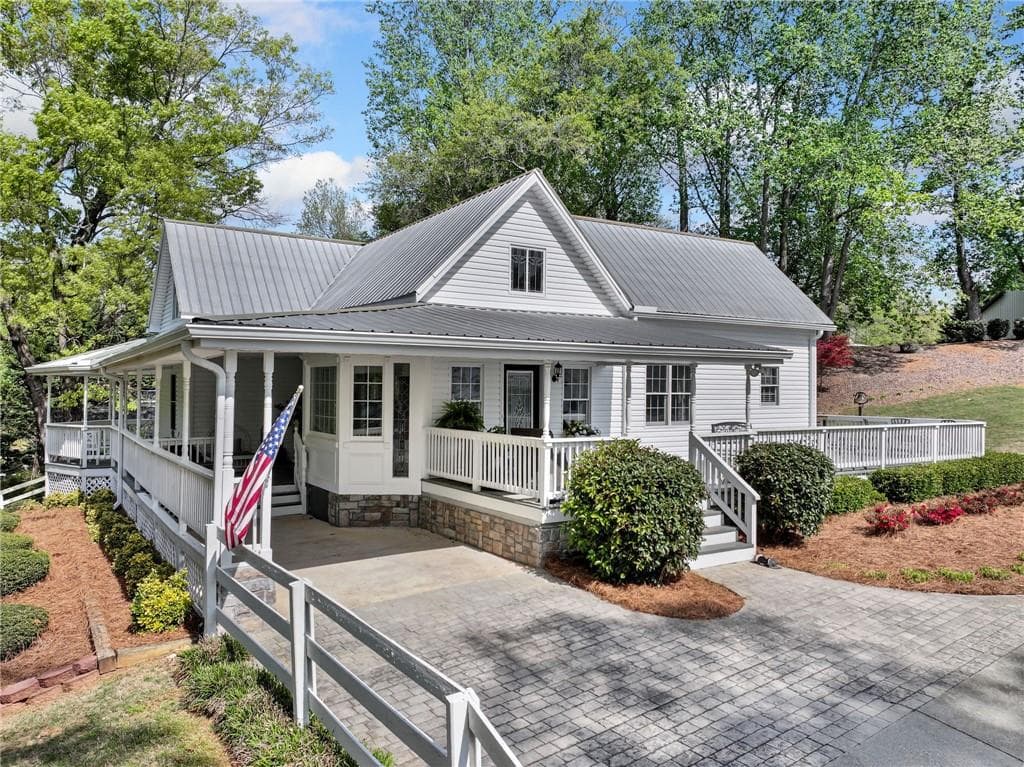 8525 Lanierland Farms Drive, Gainesville, GA 30506 — most recent listing photo