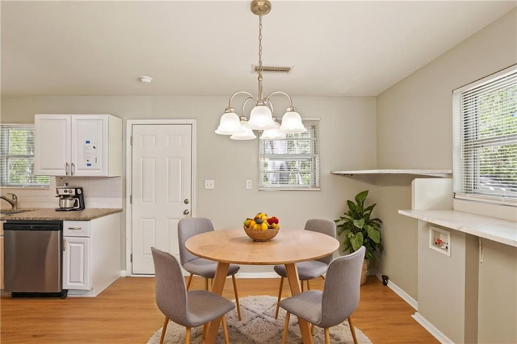 3 bedroom, 1 bathroom, 950 sq ft single family residence for sale at 5575 Oglesby Road, Atlanta, GA 30349 — photo 3