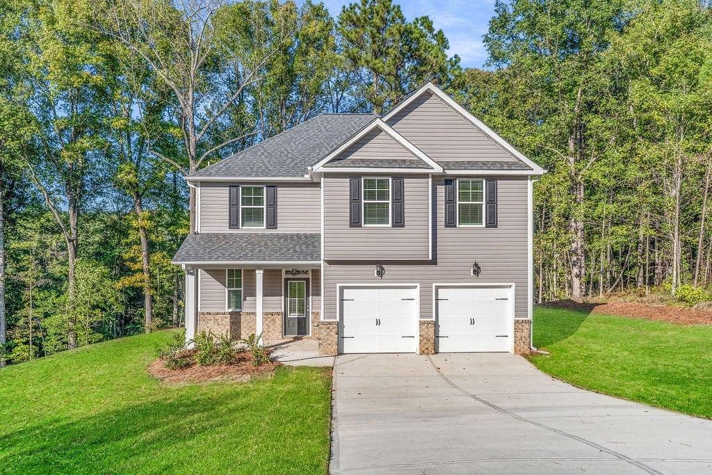 4 bedroom, 3 bathroom, 2,008 sq ft single family residence sold at 912 Chapman Drive, Macon, GA 31211