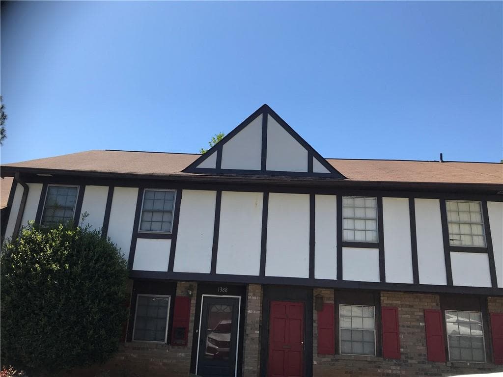 3 bedroom, 3 bathroom, 1,364 sq ft condominium sold at 1389 Saxony Square, Stone Mountain, GA 30083