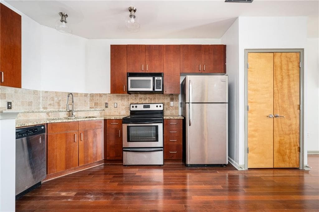 1 bedroom, 1 bathroom, 696 sq ft condominium for sale at 898 Oak Street 1418, Atlanta, GA 30310 — photo 5