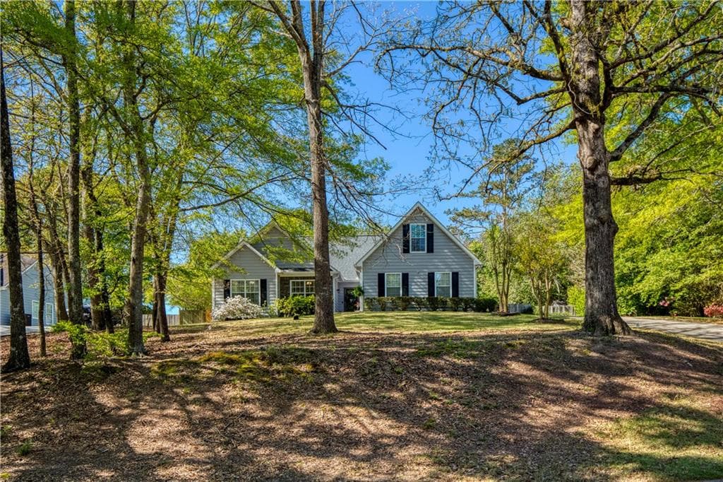 3 bedroom, 2 bathroom, 1,889 sq ft single family residence sold at 1520 Smoke Hill Drive, Hoschton, GA 30548
